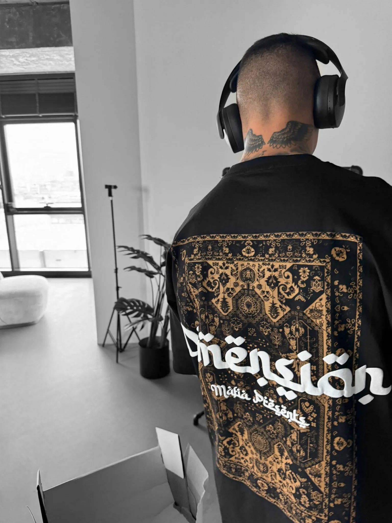 Oversize Dimenson T-shirt - Black and Brown